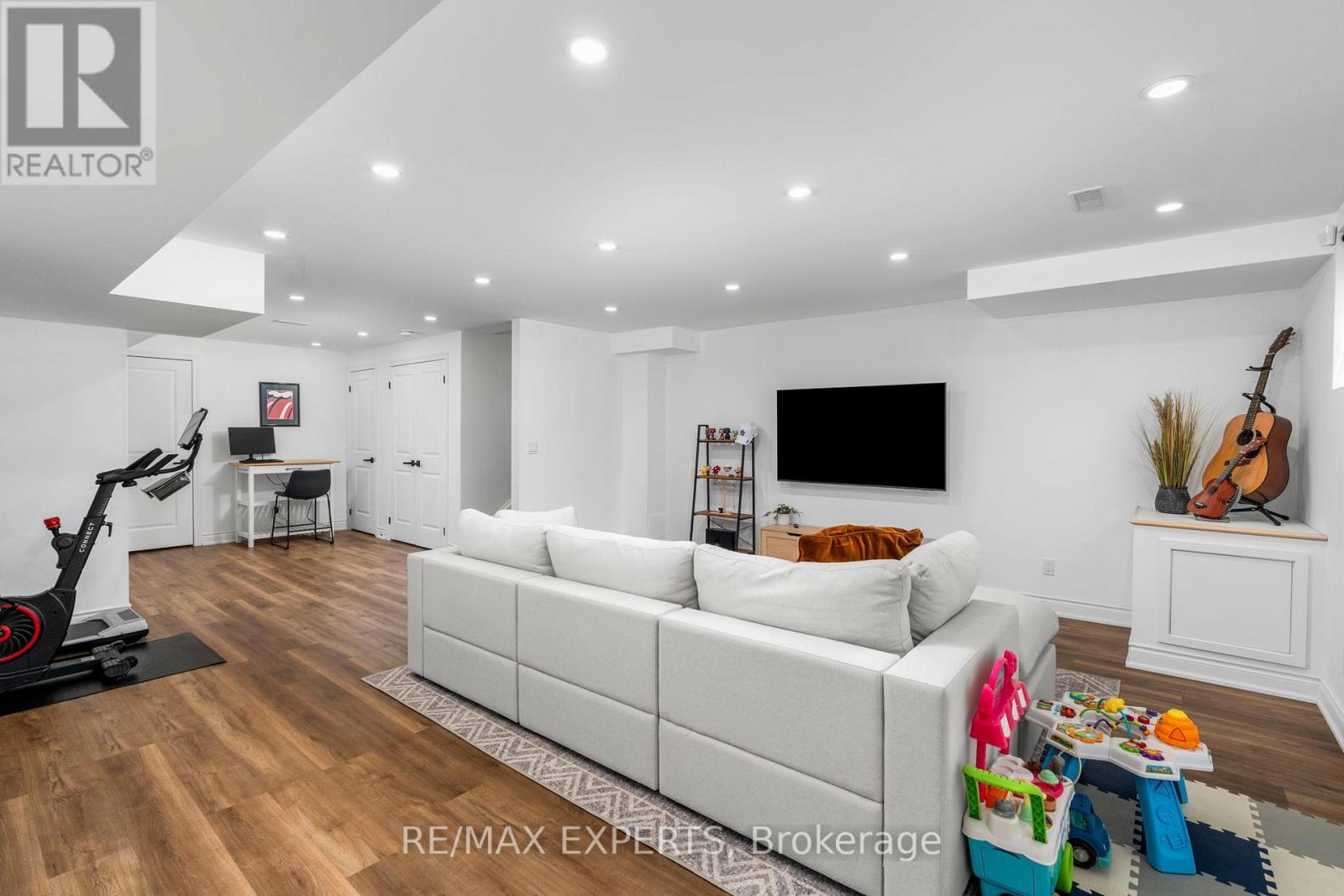 1473 BLACKMORE STREET — photo 41