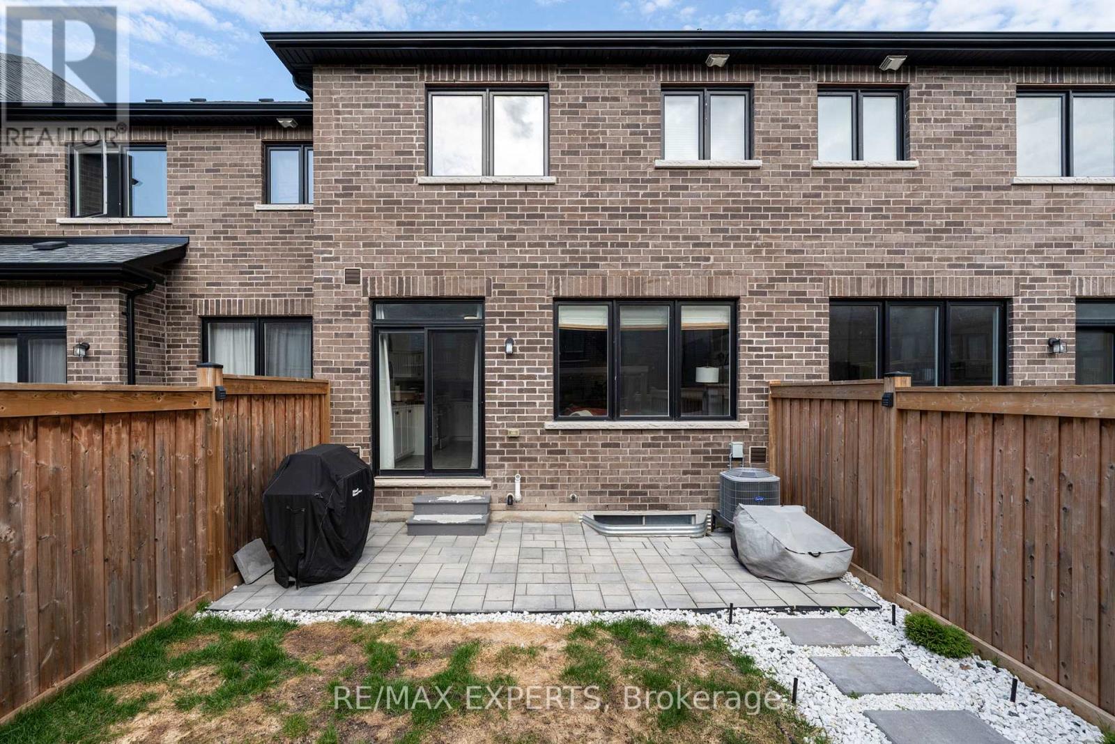1473 BLACKMORE STREET — photo 44