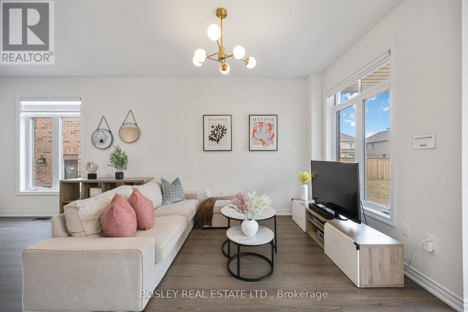 29 FERRAGINE CRESCENT - 1