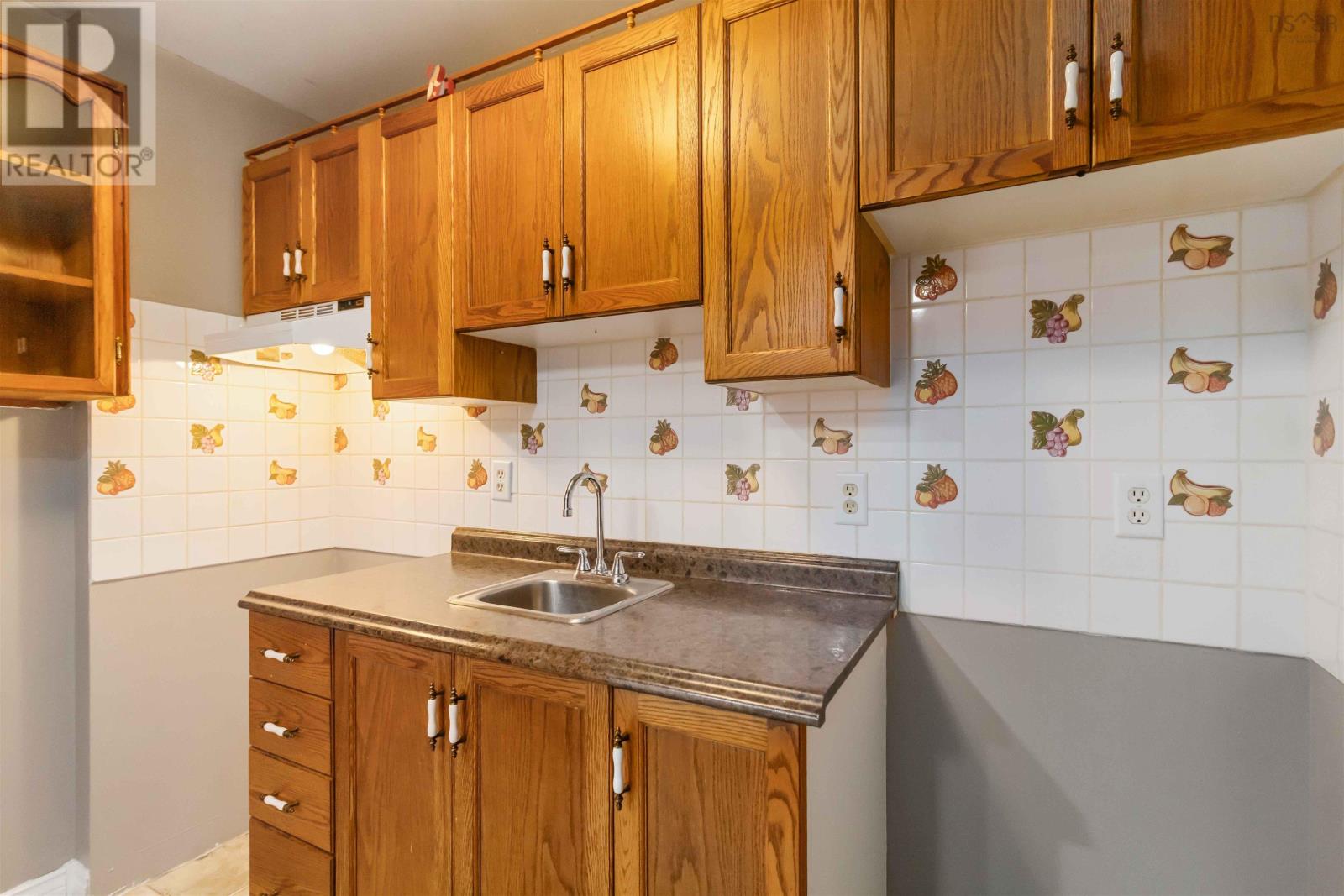 Property 32 of 49 of 146 Hirandale Crescent