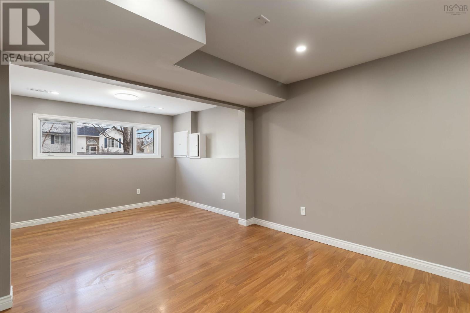 Property 27 of 49 of 146 Hirandale Crescent