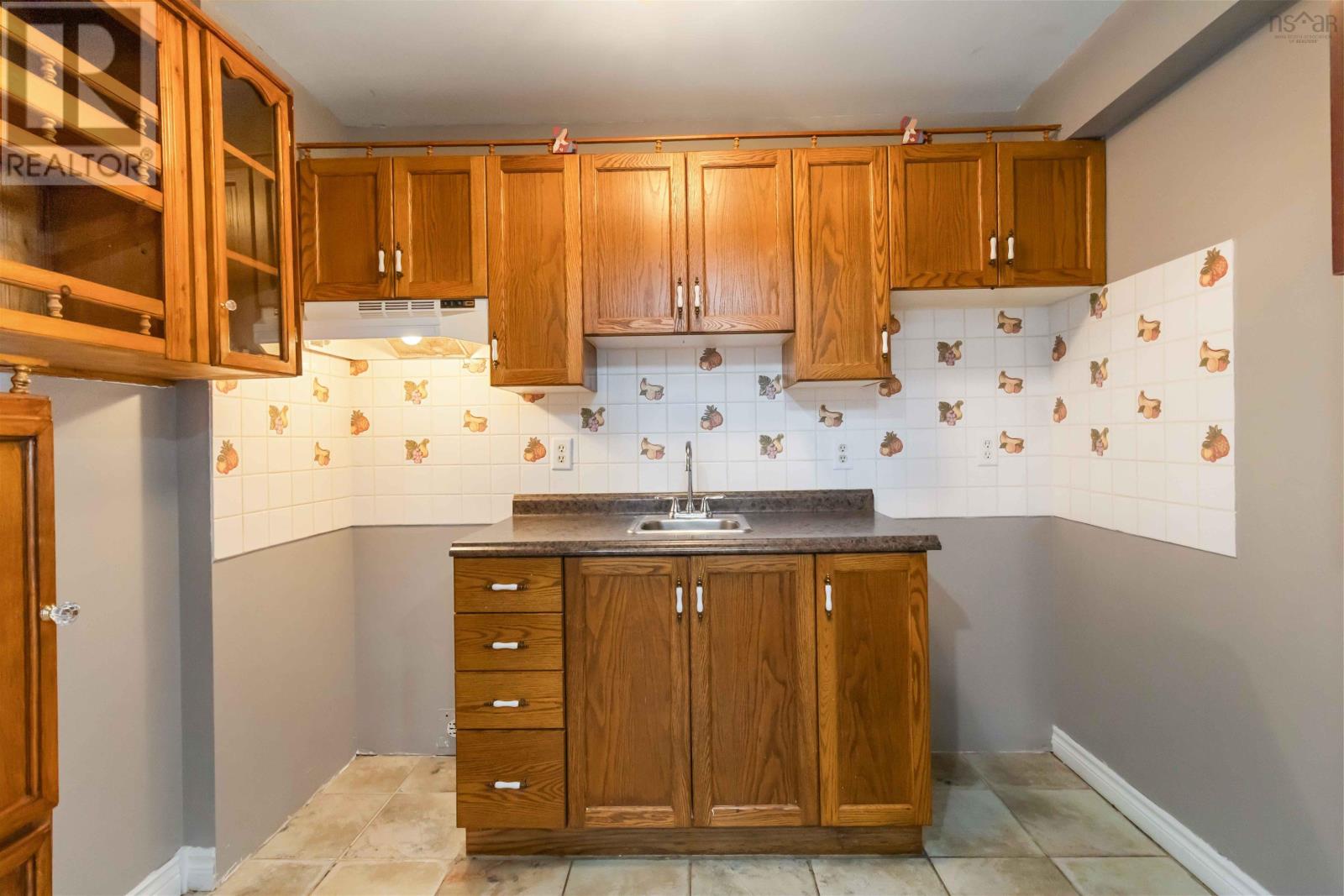 Property 31 of 49 of 146 Hirandale Crescent