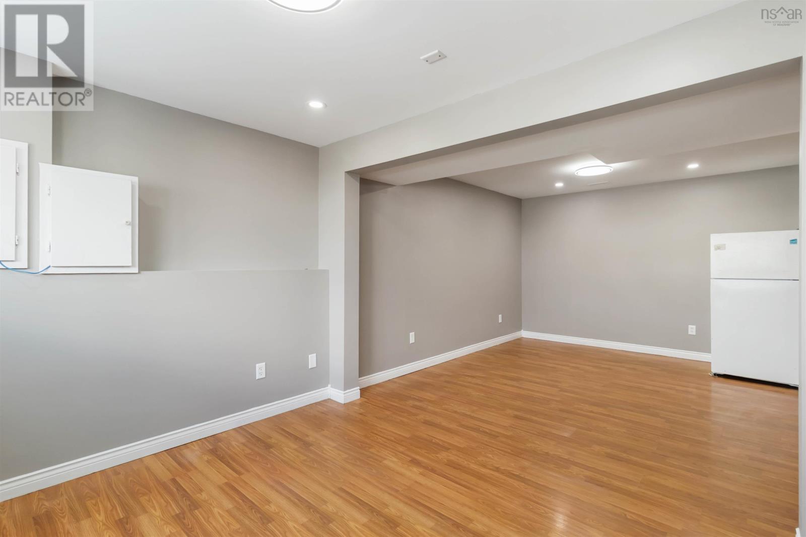 Property 29 of 49 of 146 Hirandale Crescent