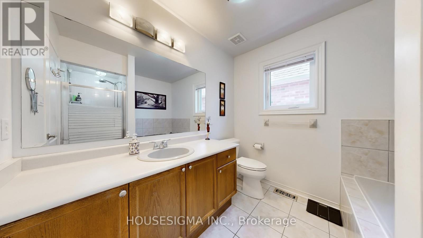 32 WILLOUGHBY WAY - 24