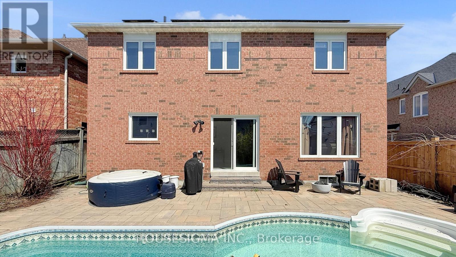 32 WILLOUGHBY WAY - 36