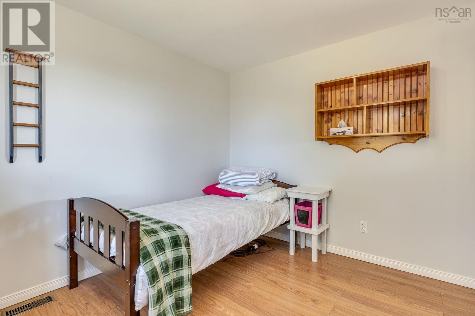 Property 20 of 50 of 504 Northwest Road