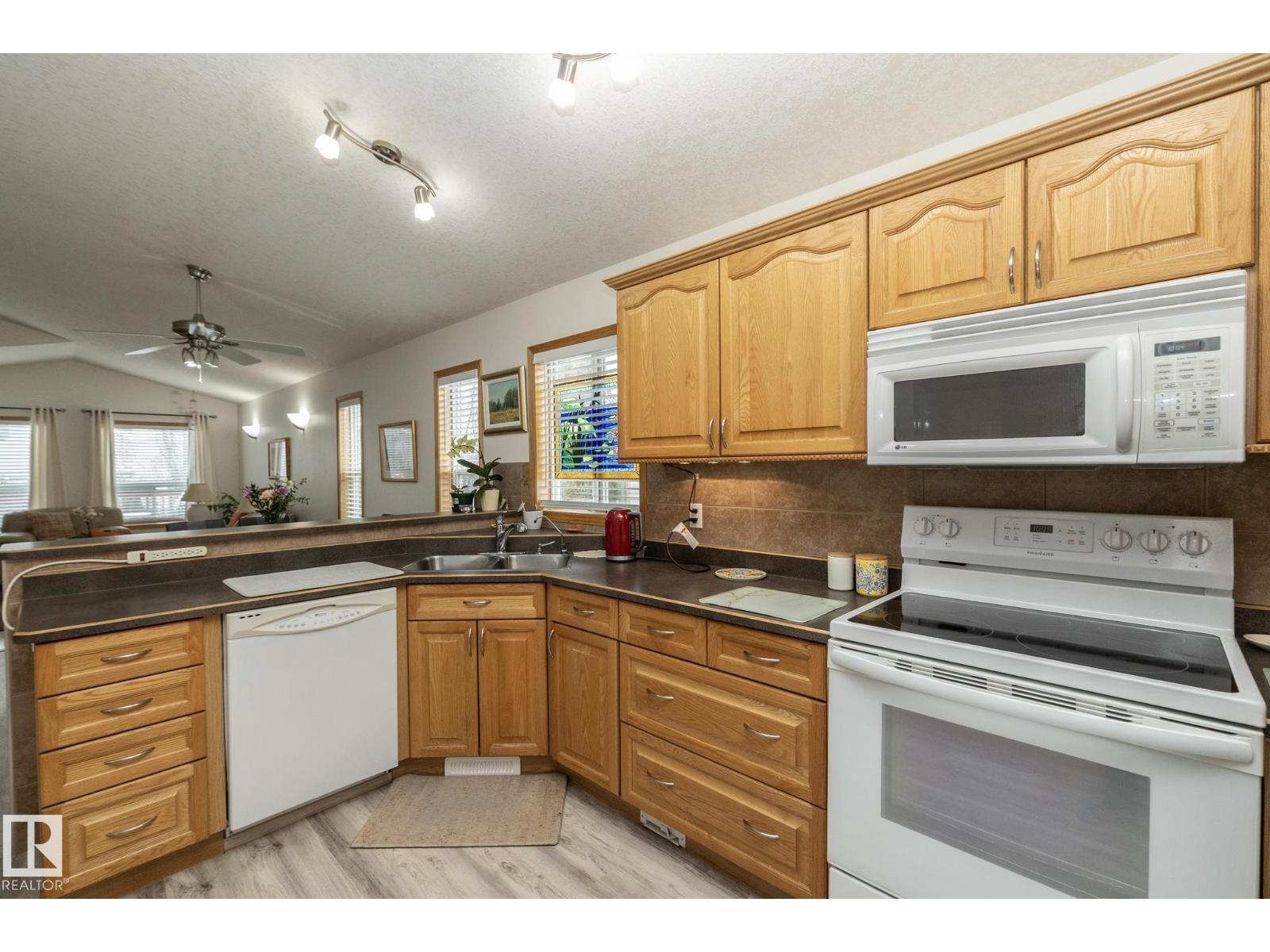 855 OAKLAND PL, Devon