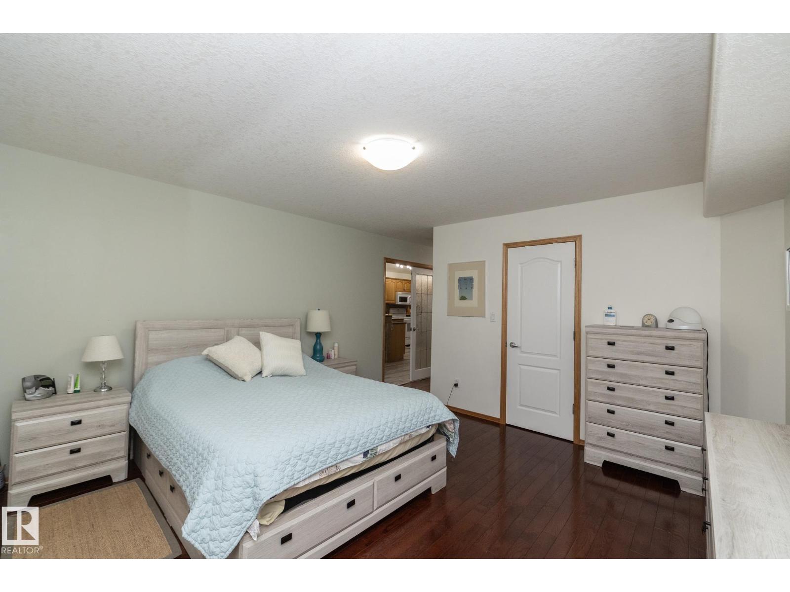 855 OAKLAND PL, Devon