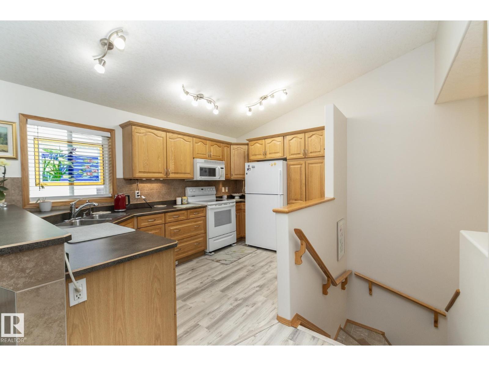 855 OAKLAND PL, Devon