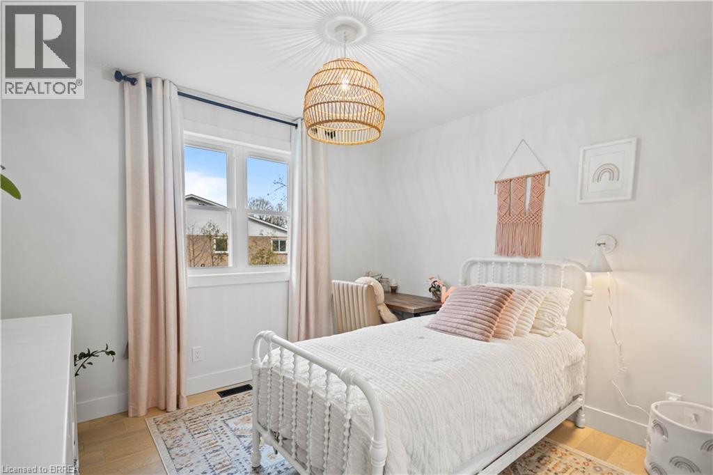7 COLONIAL Crescent - 27