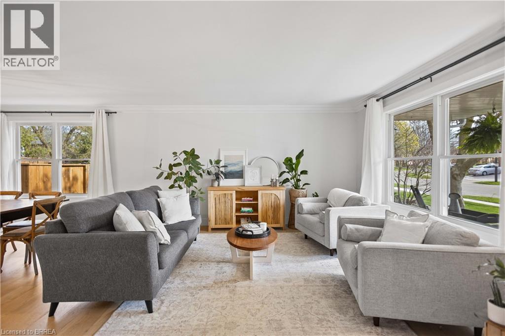 7 COLONIAL Crescent - 7