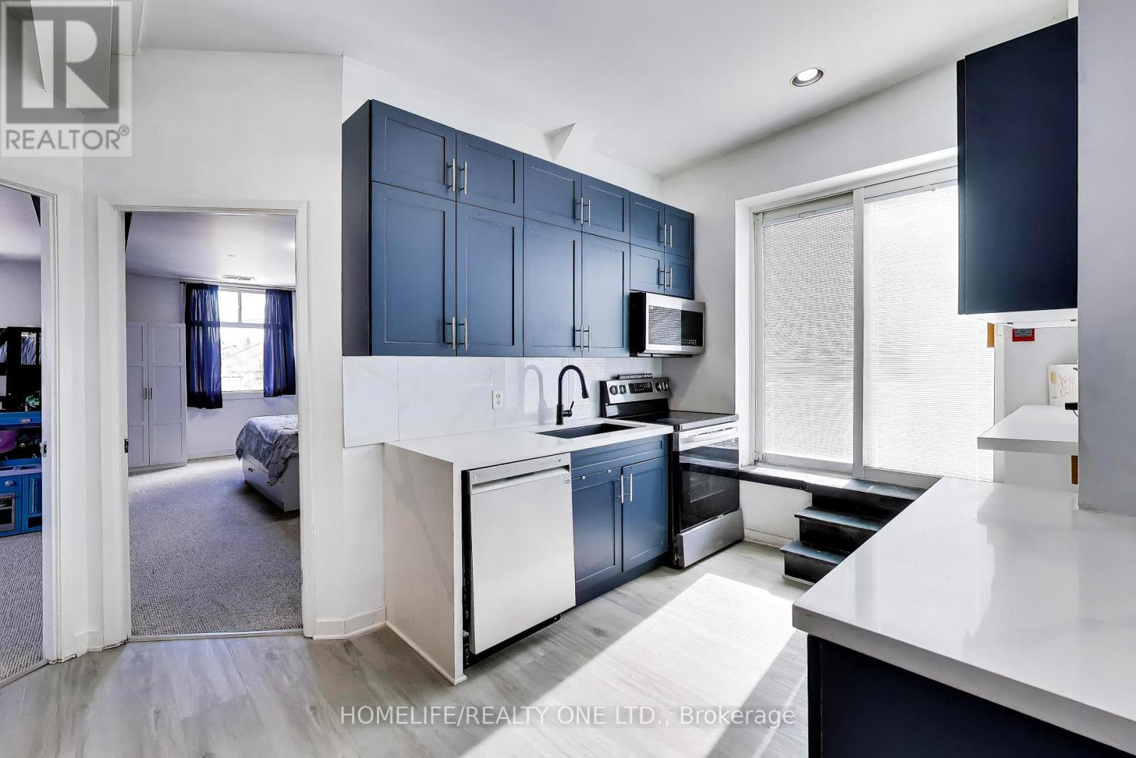 #3 166 BROADWAY - 10