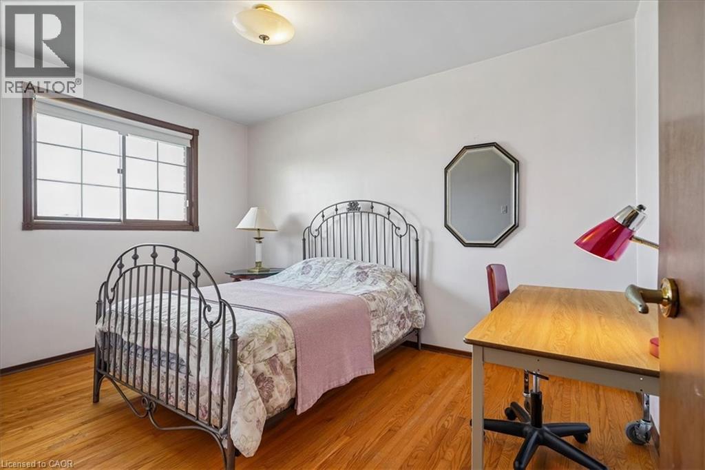 72 EASTBURY Drive — photo 18