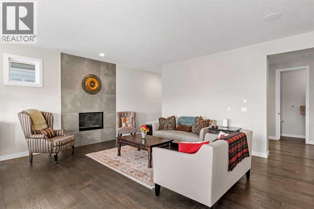 82 Cranbrook Crescent SE — photo 4