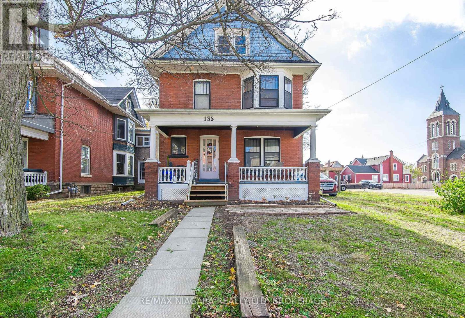 135 YOUNG STREET — photo 2