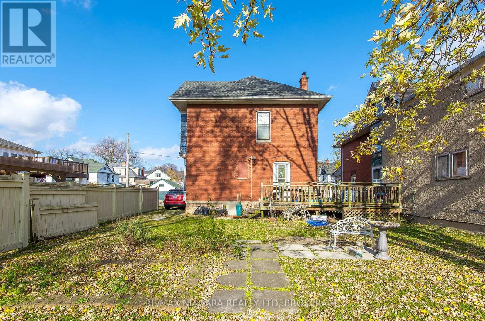 135 YOUNG STREET — photo 4
