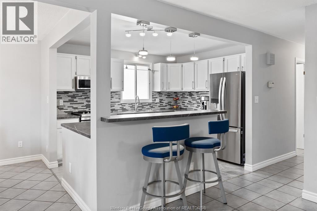 2055 GRAND MARAIS ROAD West — photo 16
