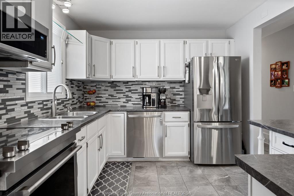 2055 GRAND MARAIS ROAD West — photo 17