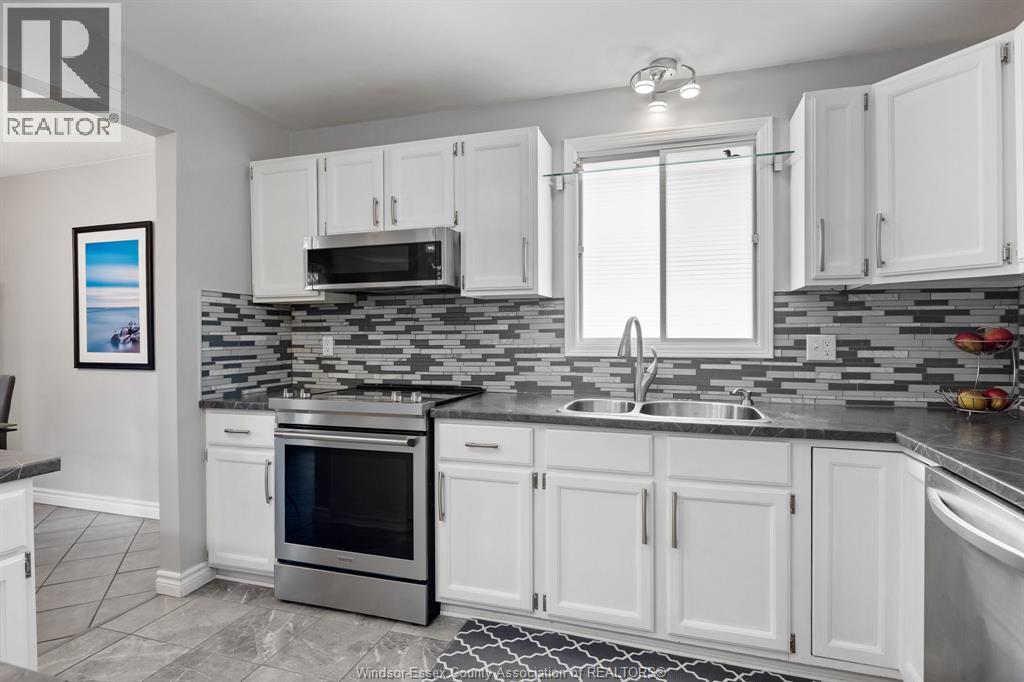 2055 GRAND MARAIS ROAD West — photo 18