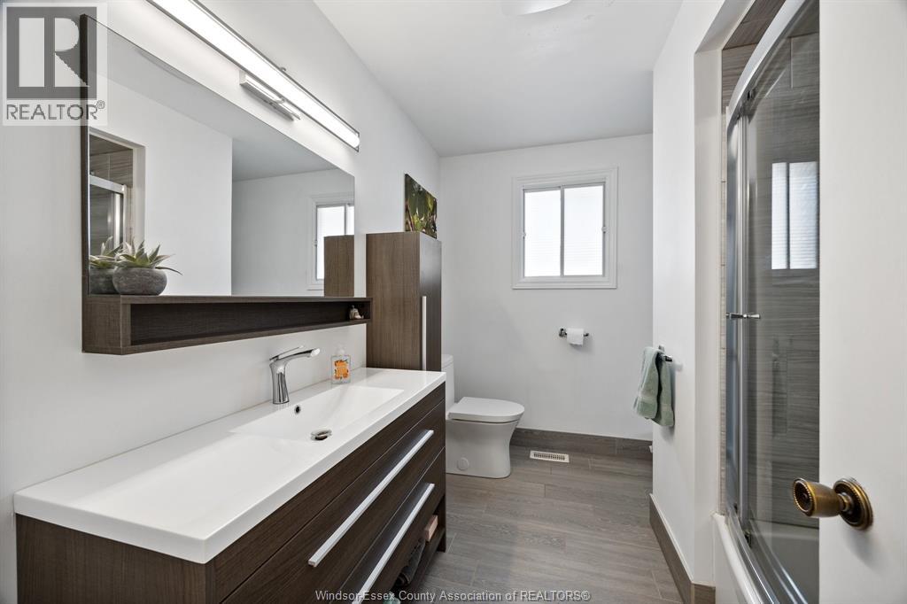 2055 GRAND MARAIS ROAD West — photo 23