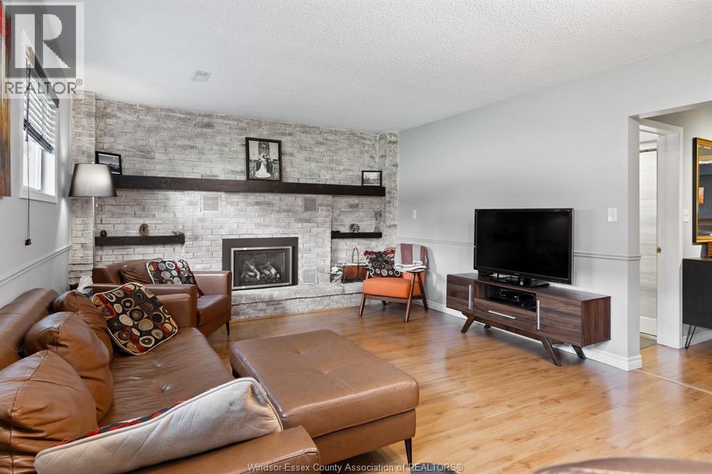 2055 GRAND MARAIS ROAD West - photo 4