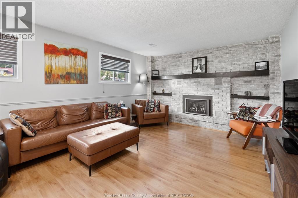 2055 GRAND MARAIS ROAD West - photo 5