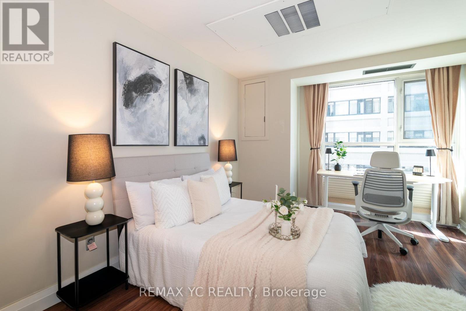 #306 8 WELLESLEY STREET E - 17