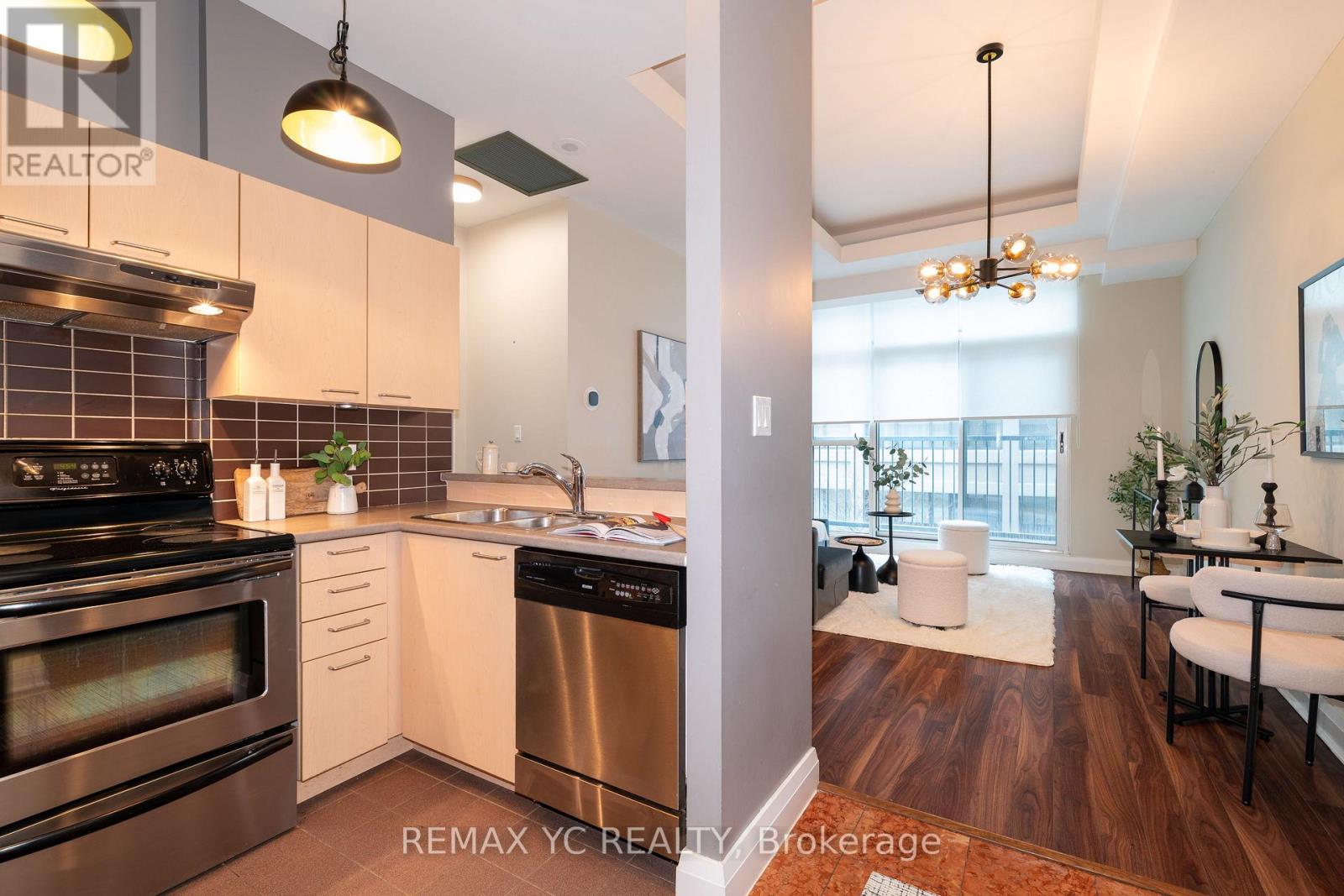 #306 8 WELLESLEY STREET E - 2