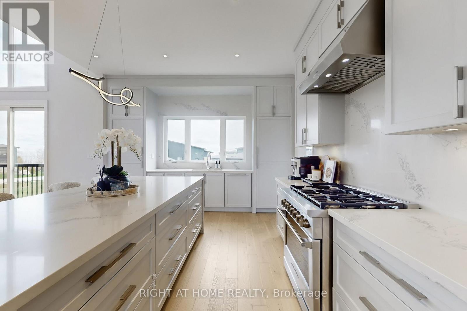 110 SLADDEN COURT - 18