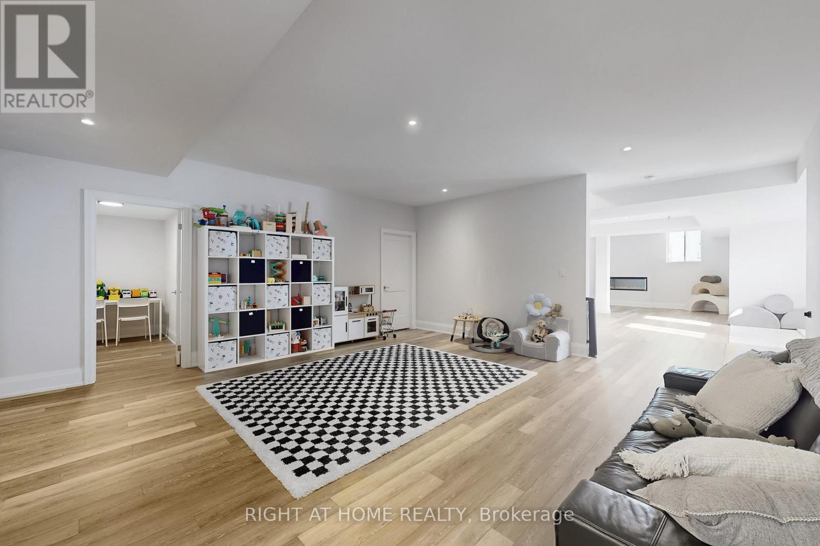110 SLADDEN COURT - 38