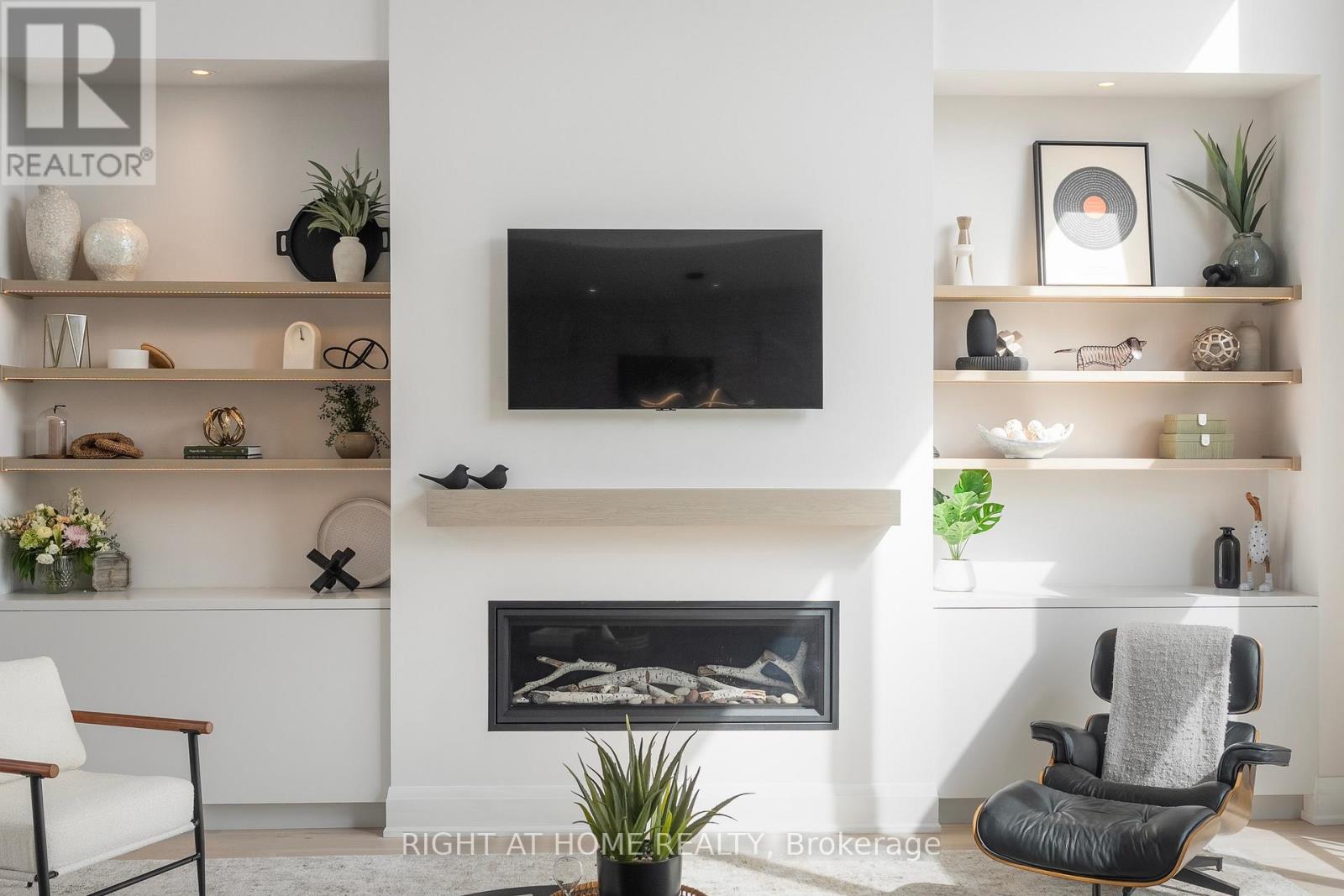 110 SLADDEN COURT - 4