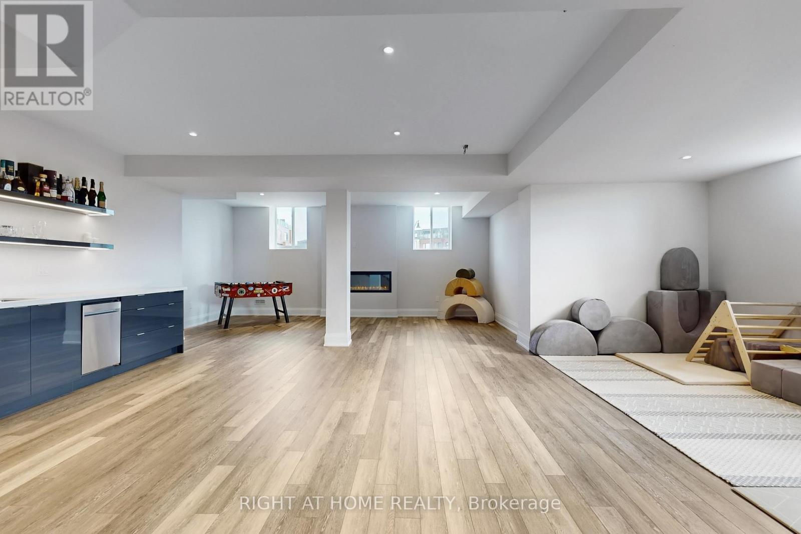 110 SLADDEN COURT - 32