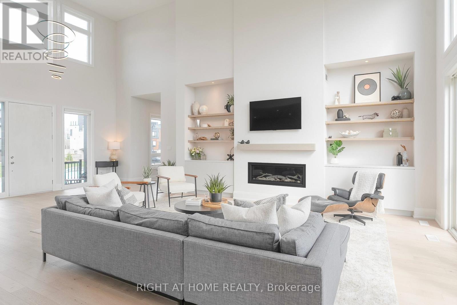 110 SLADDEN COURT - 6