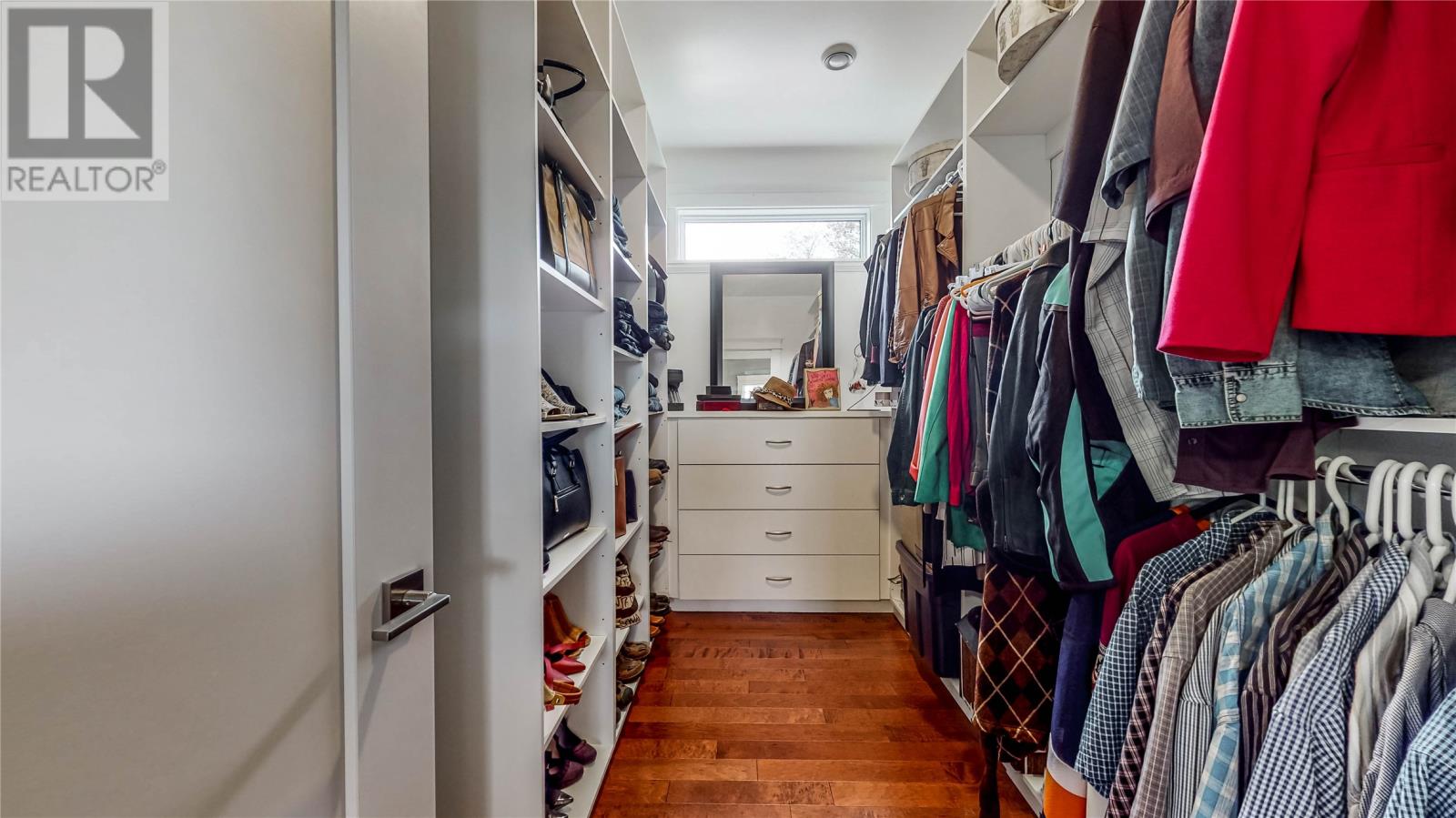 Walk-in Closet