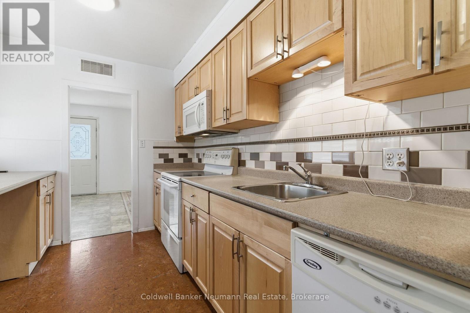 31 DUNKIRK AVENUE - 8