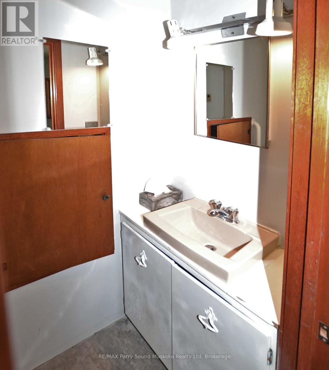 Unit 1 main level powder room
