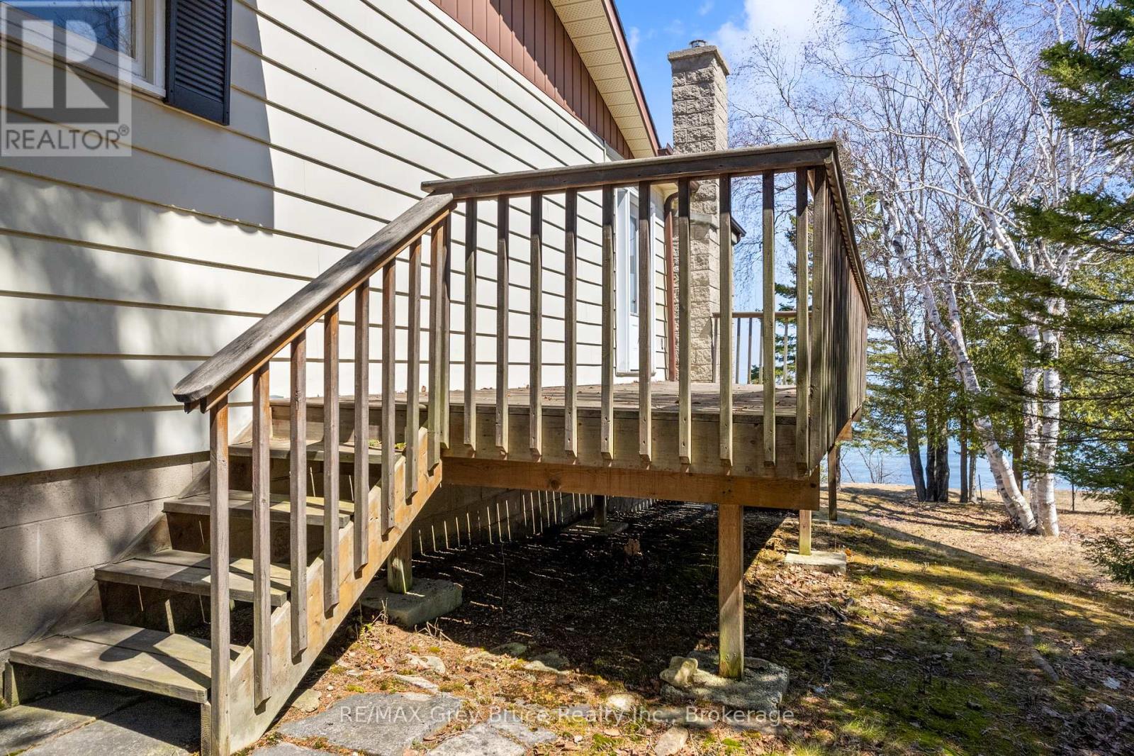 South-facing sun deck!