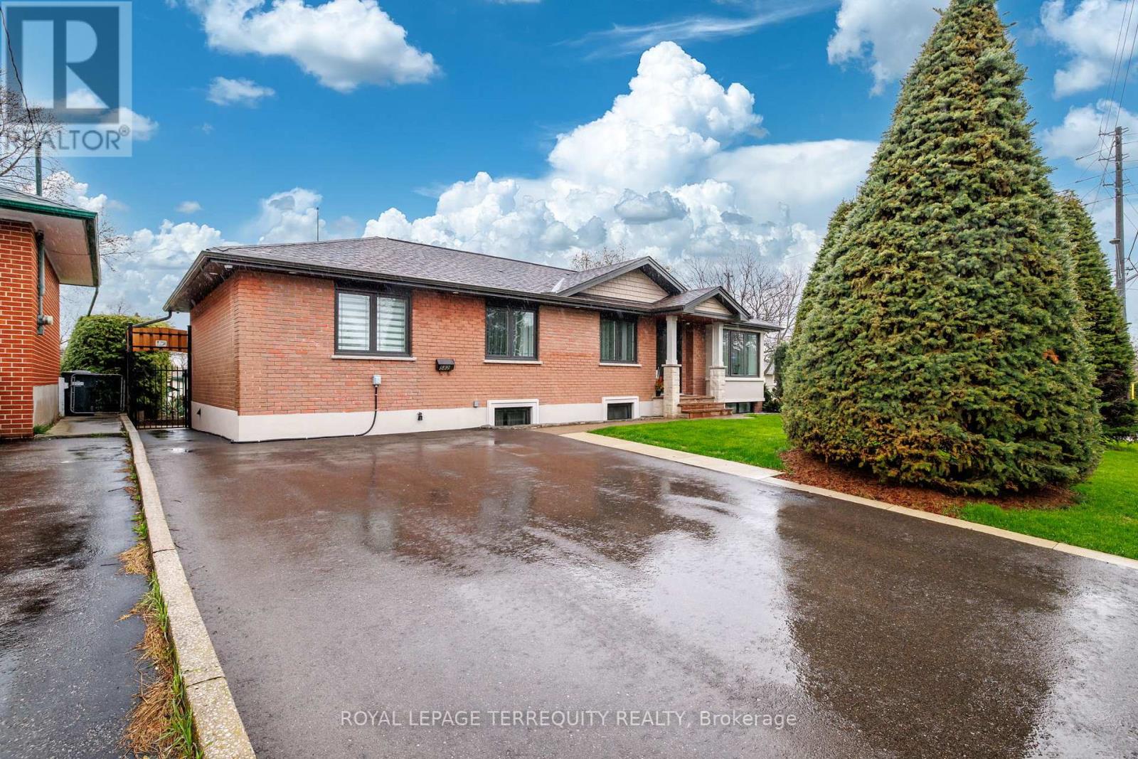 582 HYACINTHE BOULEVARD - 1