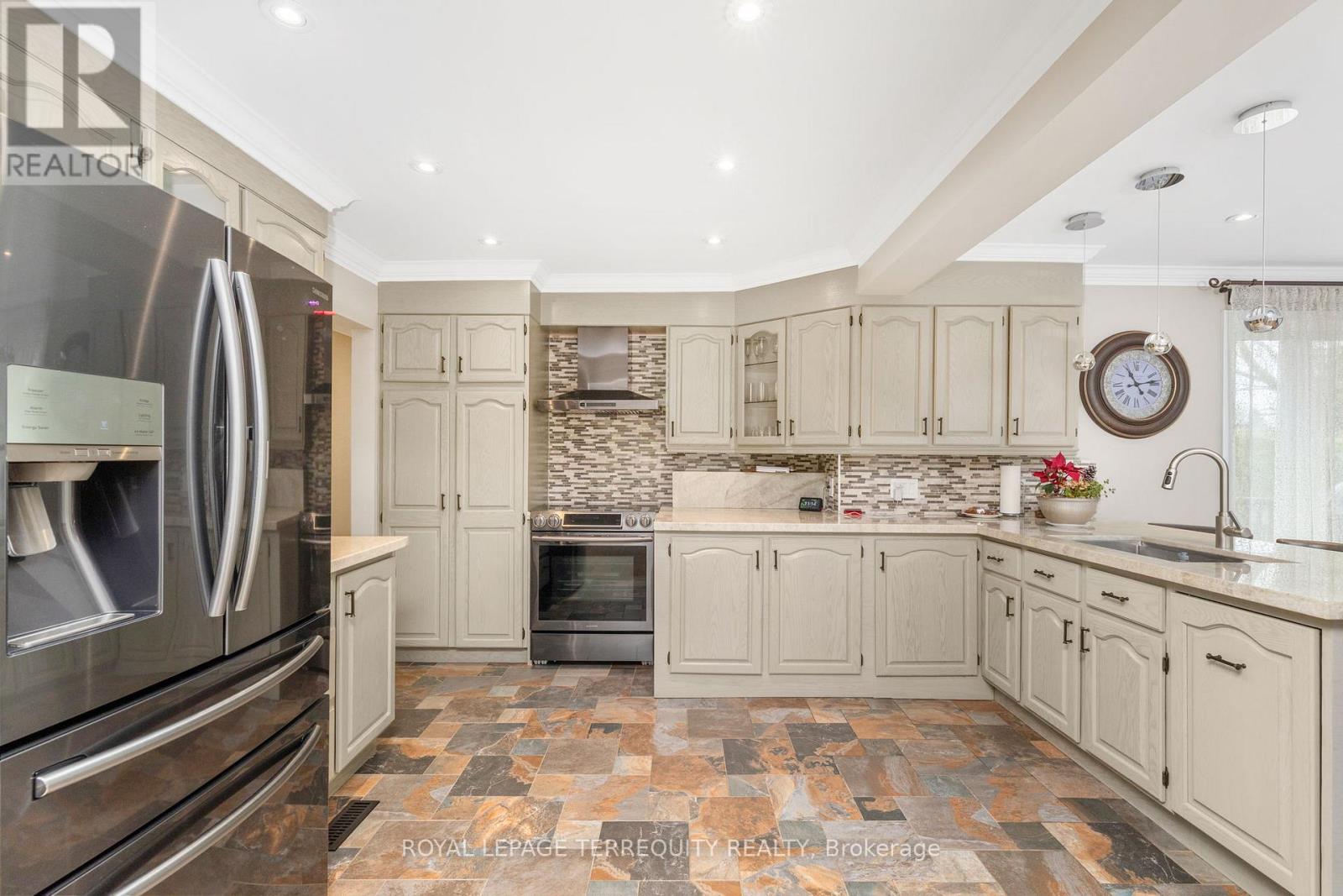 582 HYACINTHE BOULEVARD - 10