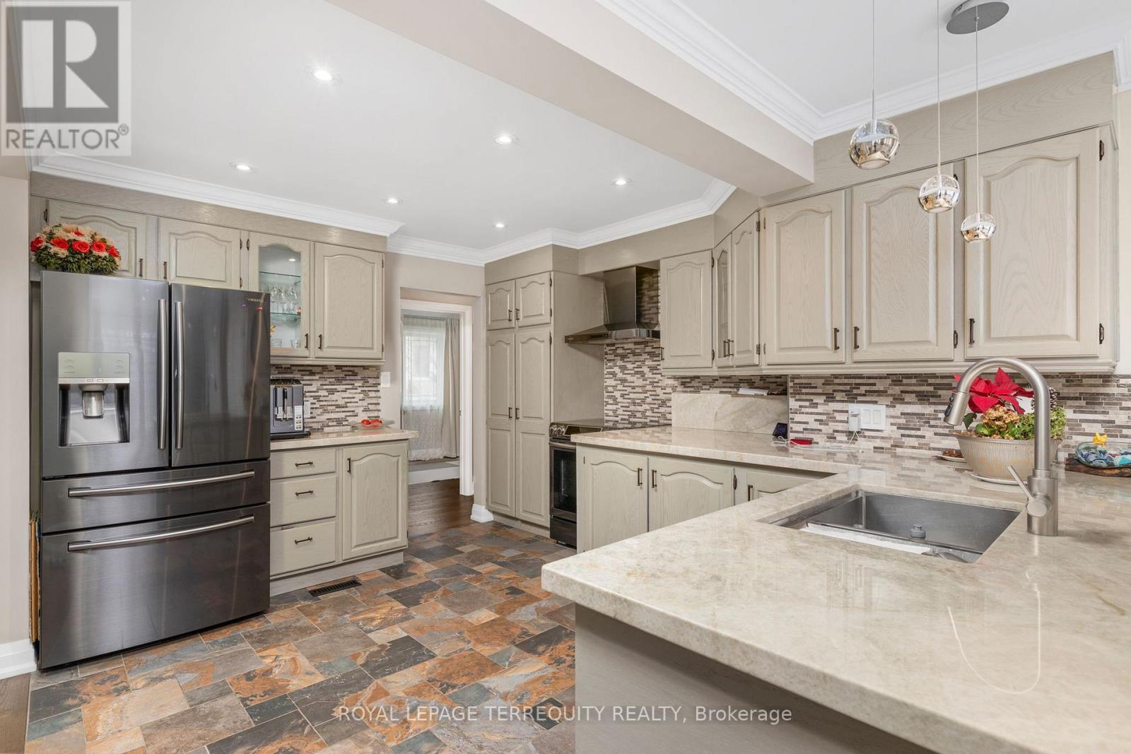 582 HYACINTHE BOULEVARD - 11