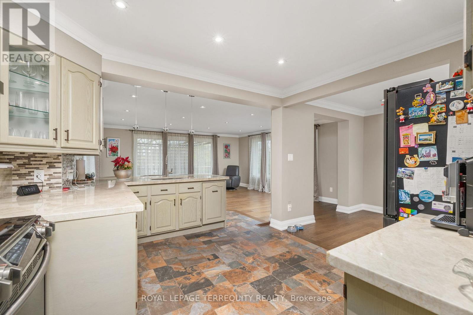 582 HYACINTHE BOULEVARD - 16