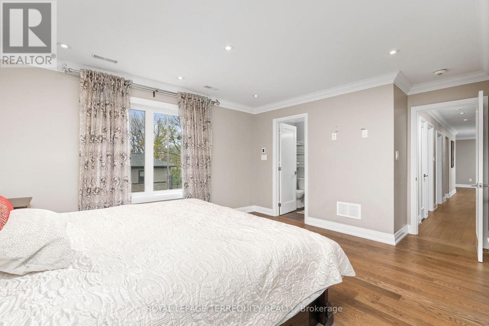 582 HYACINTHE BOULEVARD - 23