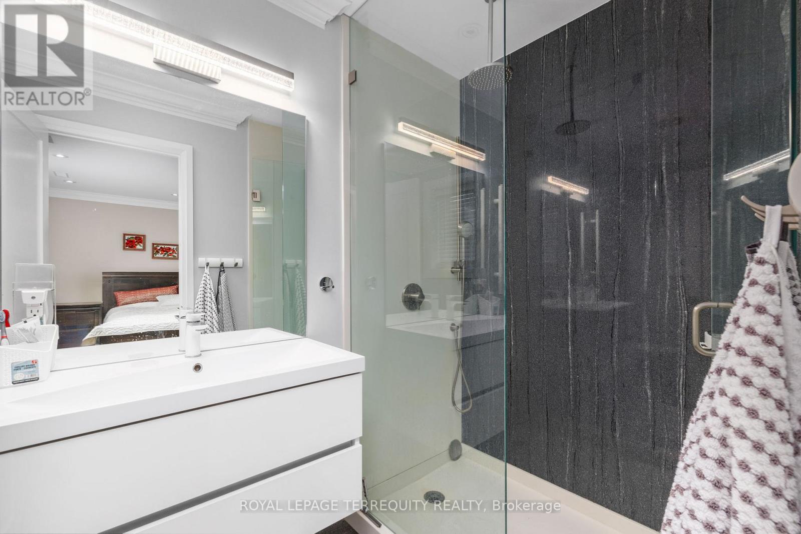 582 HYACINTHE BOULEVARD - 24
