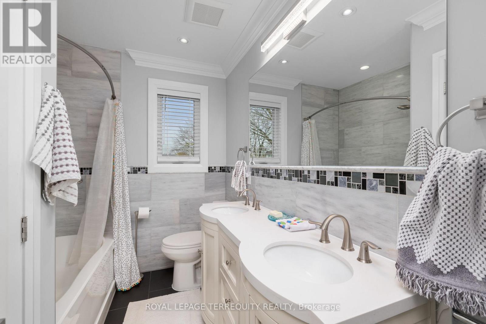 582 HYACINTHE BOULEVARD - 25