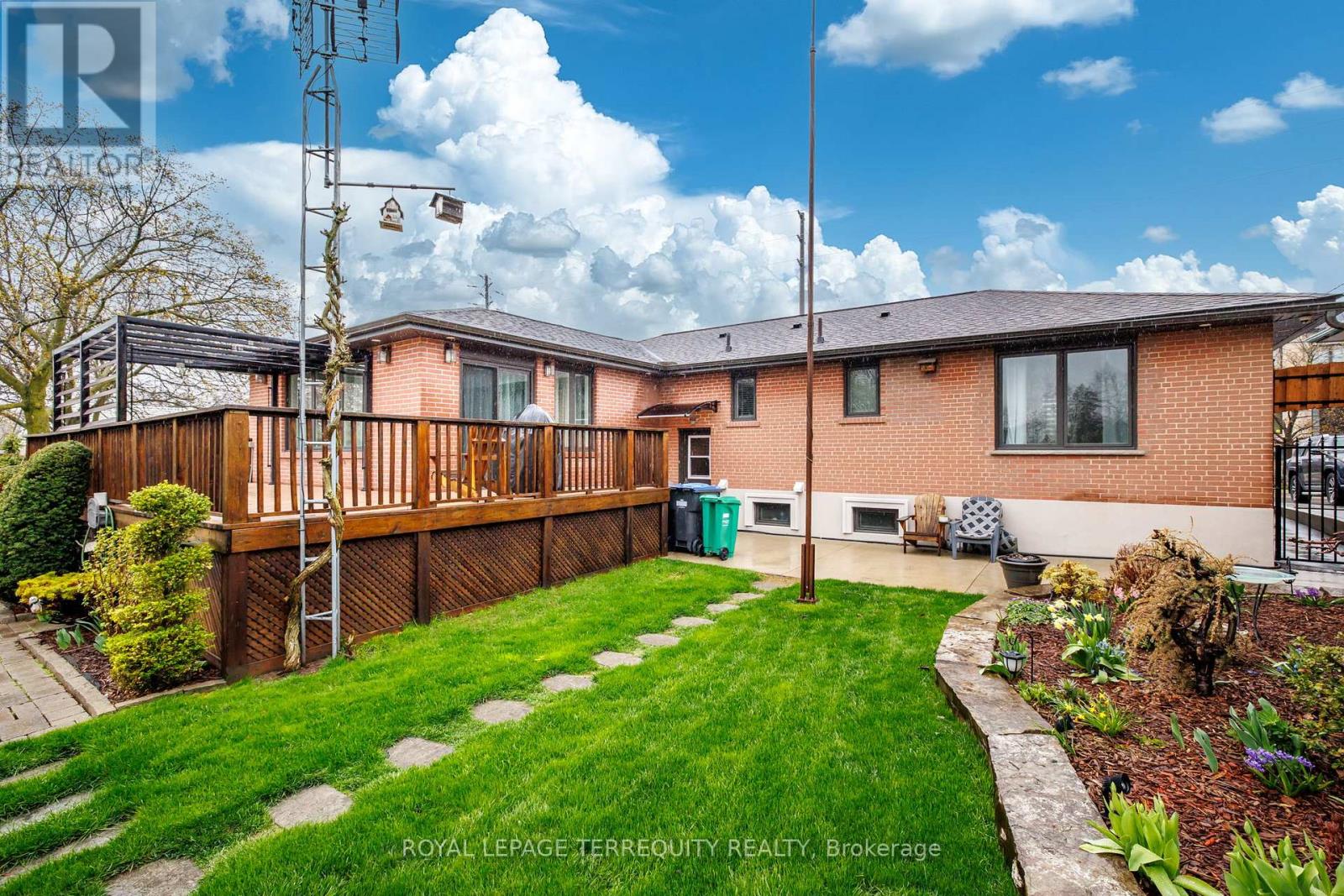 582 HYACINTHE BOULEVARD - 32