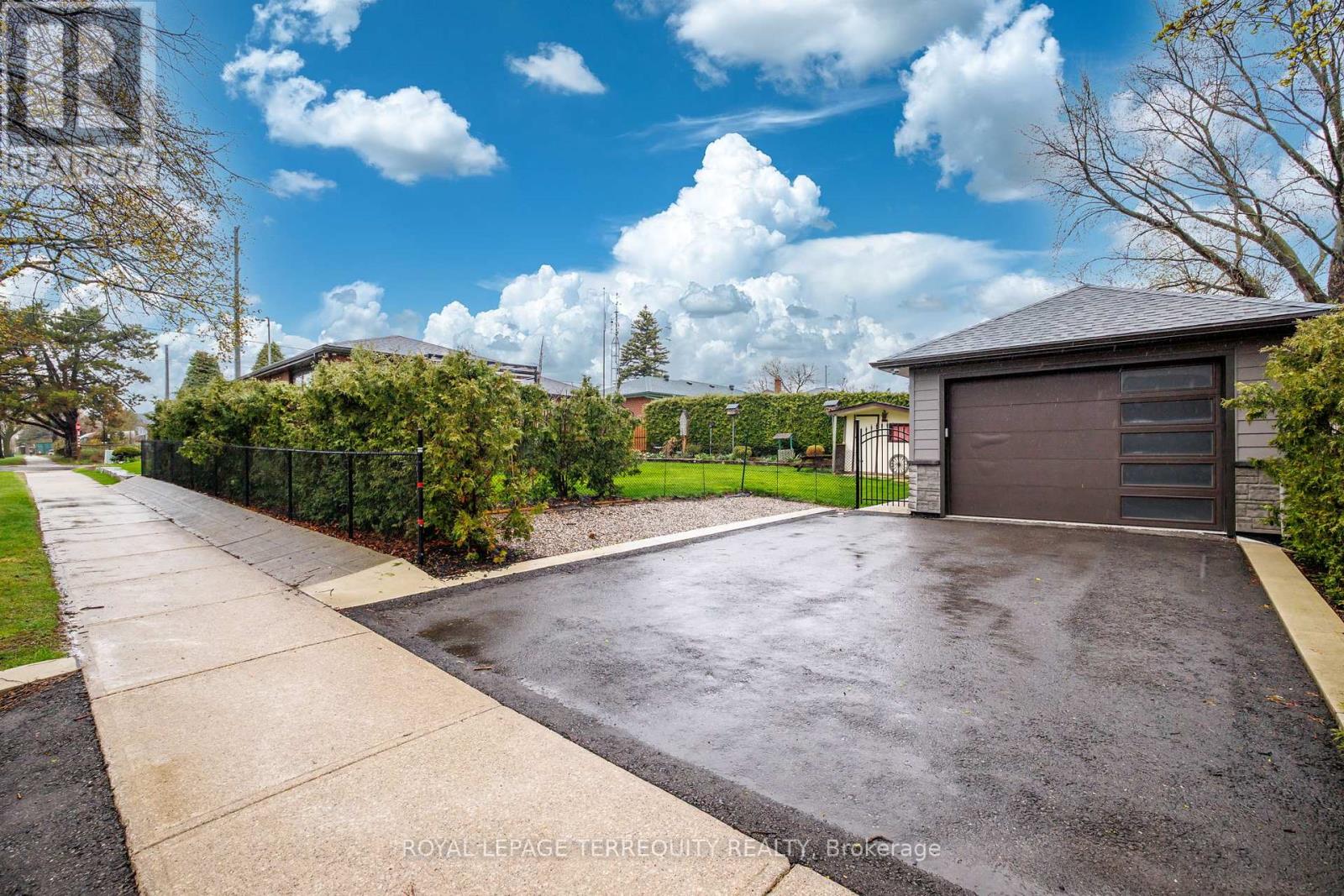 582 HYACINTHE BOULEVARD - 36