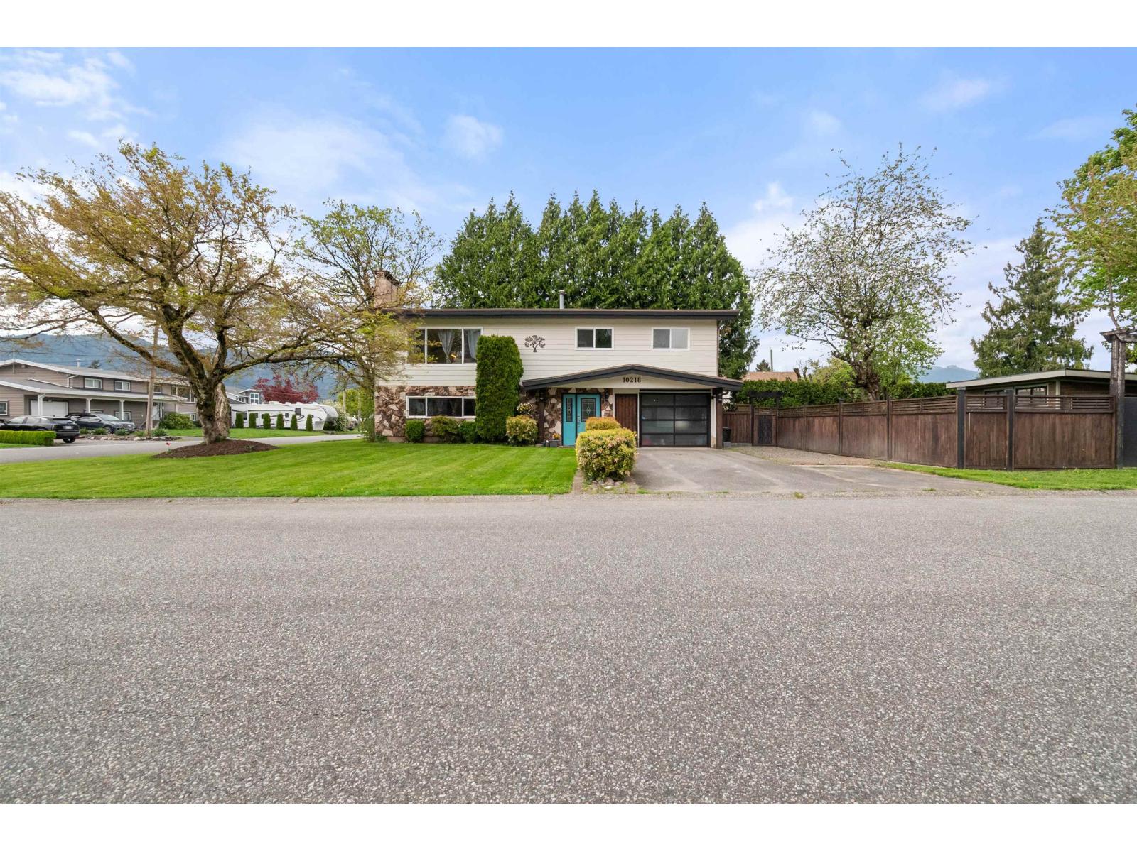 10218 OVAL DRIVE, Fairfield Island