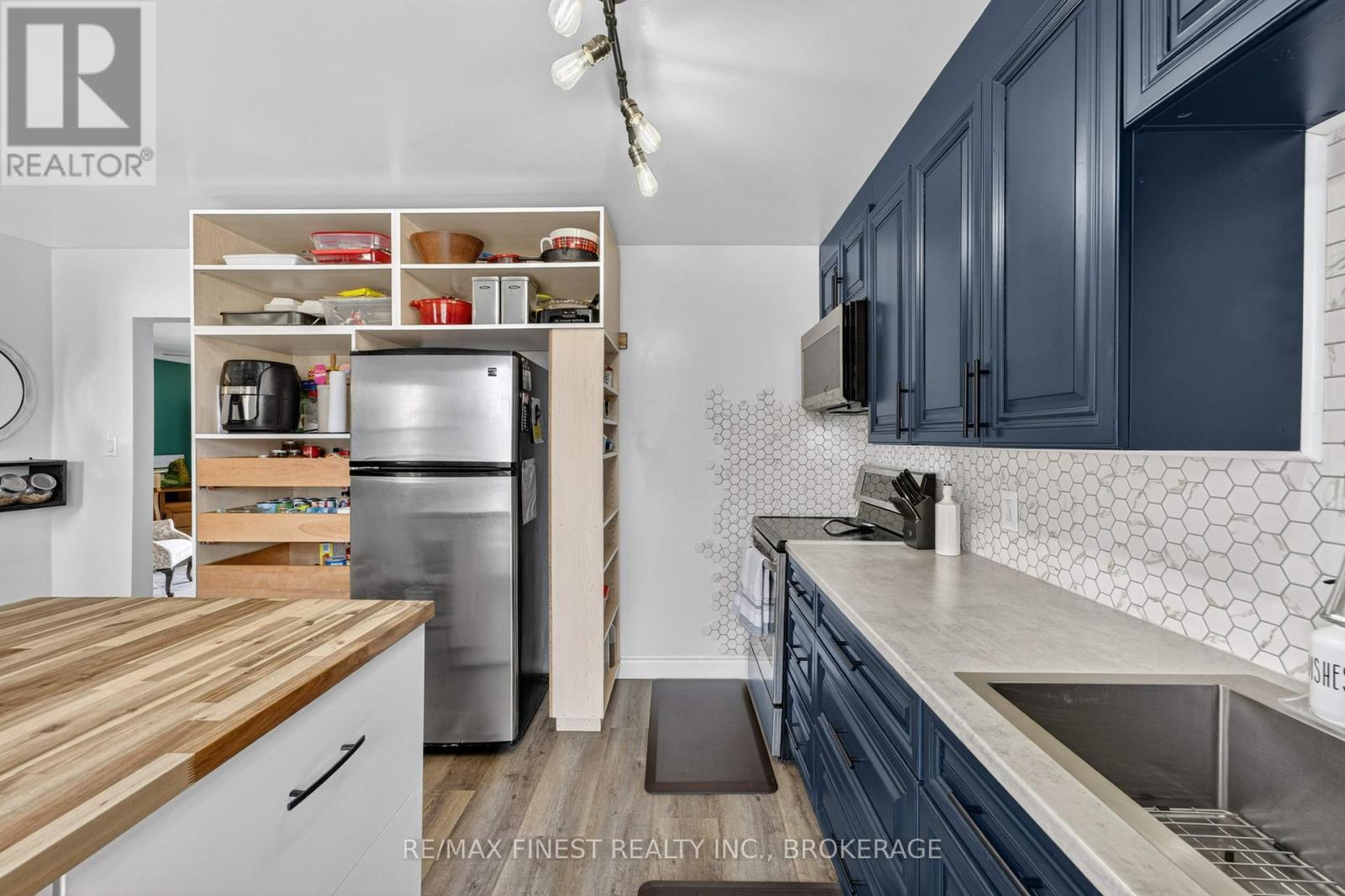 4333 MAPLE DRIVE - 10