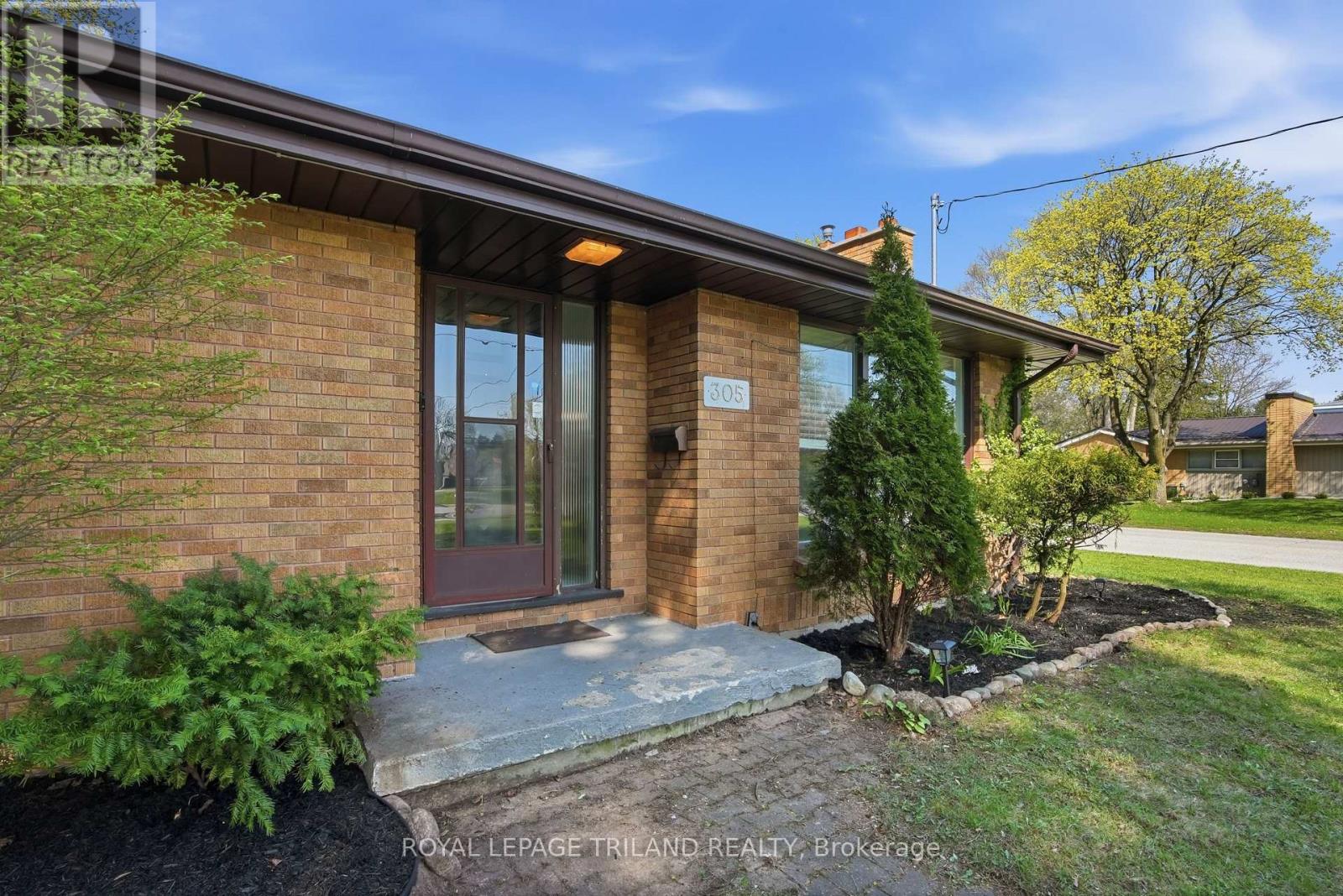 305 STEPHEN STREET - 5
