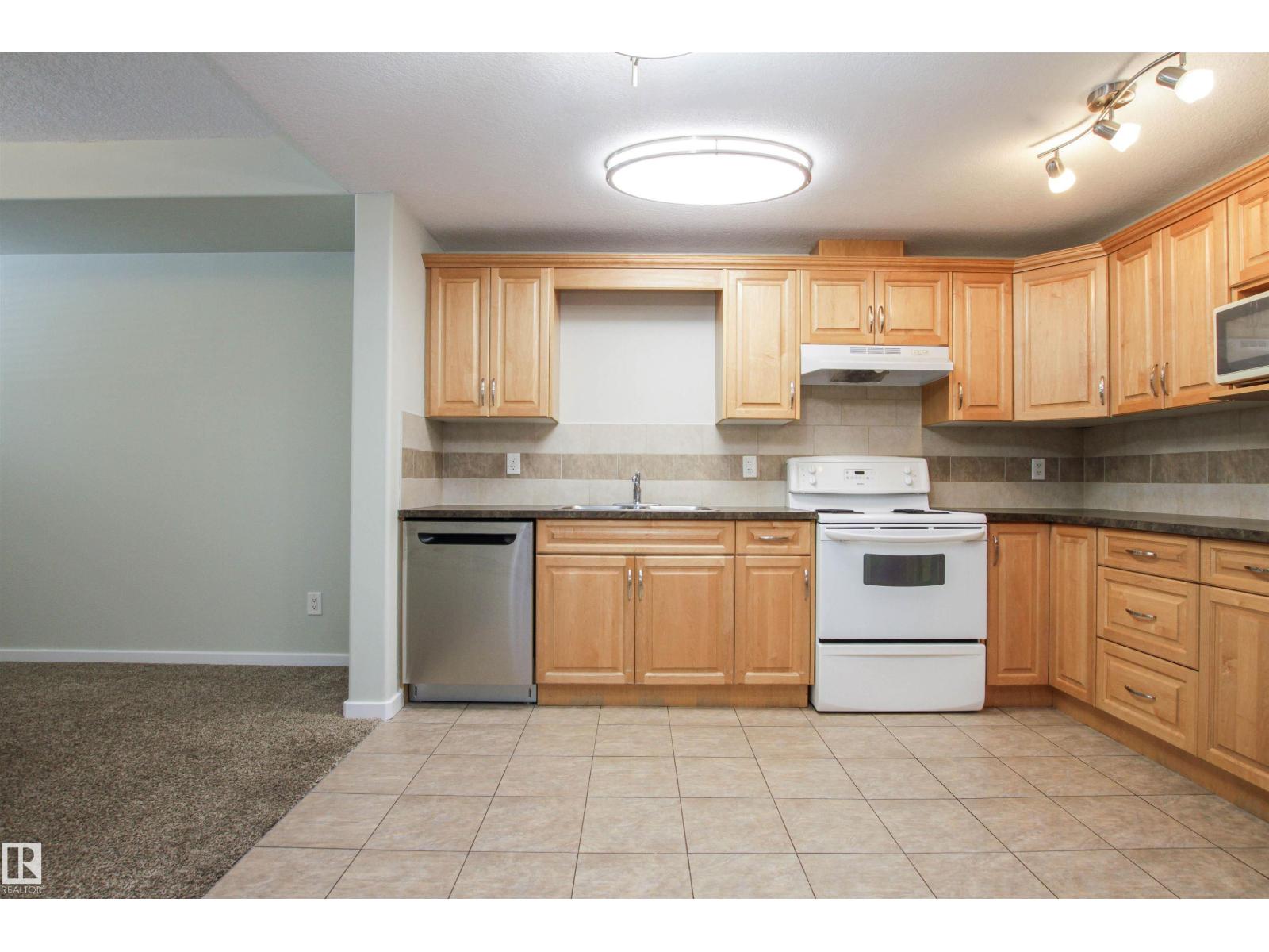 #3 11827 105 ST NW, Edmonton